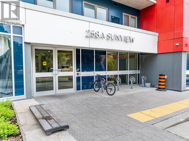 Building Photo - 258A Sunview St