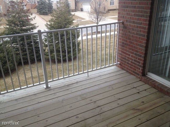 Building Photo - 16805 Carriage Way