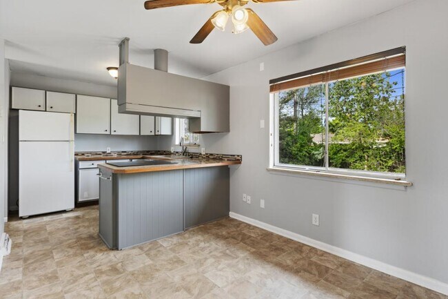 Building Photo - 2853 15th Ave Ct