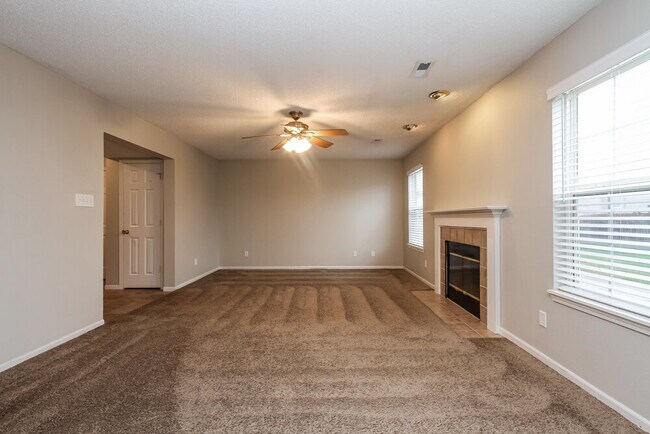 Foto del edificio - 209 Bent Stream Ln