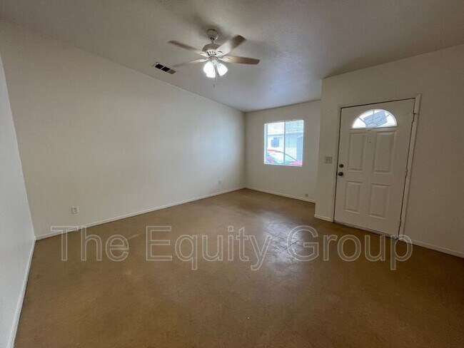 Foto del edificio - 1424 Cottage Pl