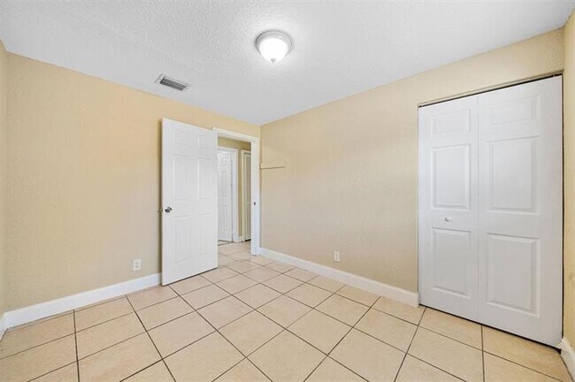Foto del edificio - 1552 NW 15th Terrace