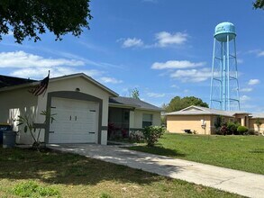 Building Photo - 315 Carol St