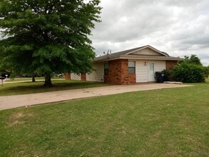 Building Photo - 1403 Nancy Dr