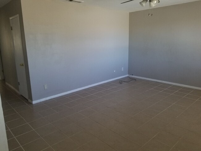 Building Photo - 3-bedroom 2-bath with garage
