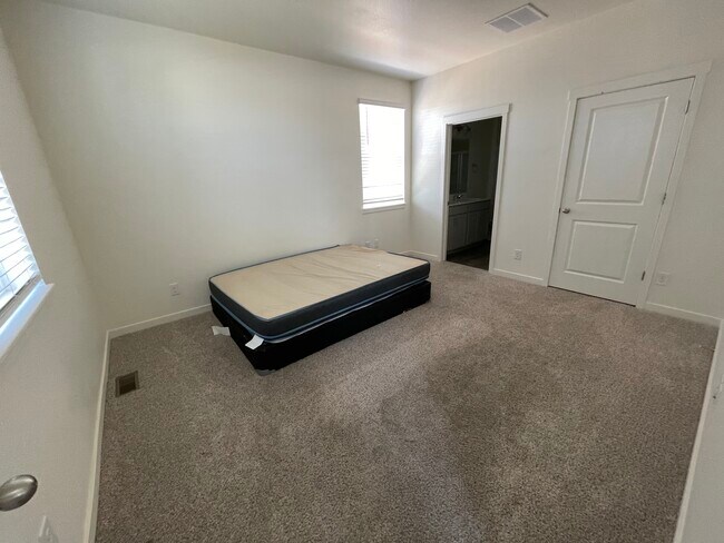 Building Photo - 10165 Castor Dr