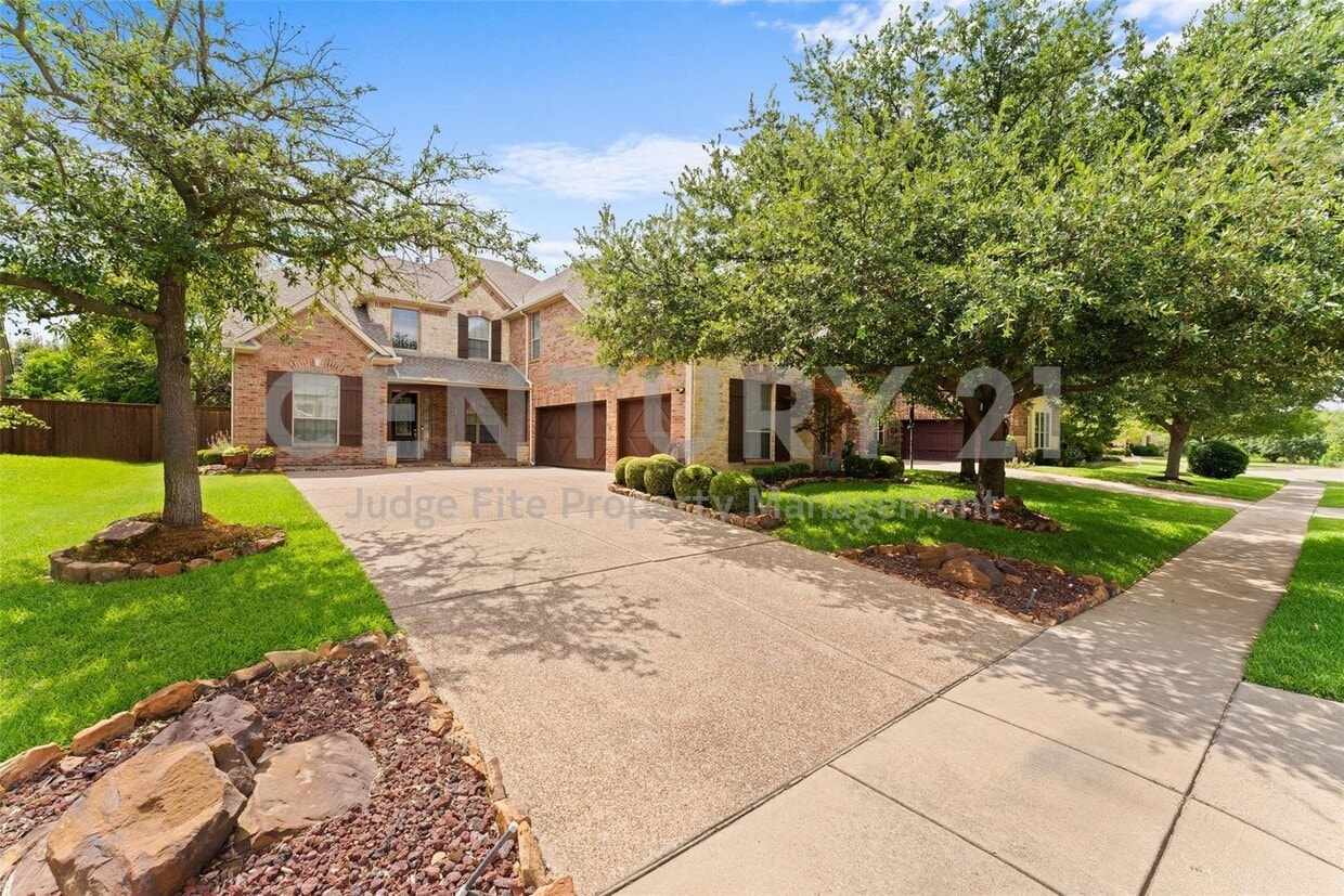 Foto principal - Beautifully Maintained, 2-Story 5/3.5/3 Ne...