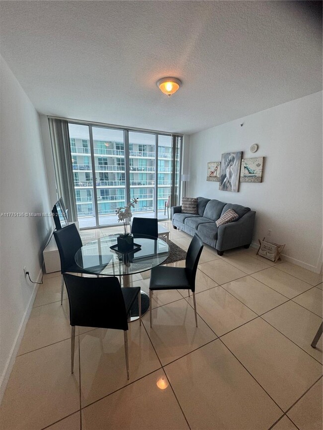 Foto del edificio - 1111 SW 1st Ave