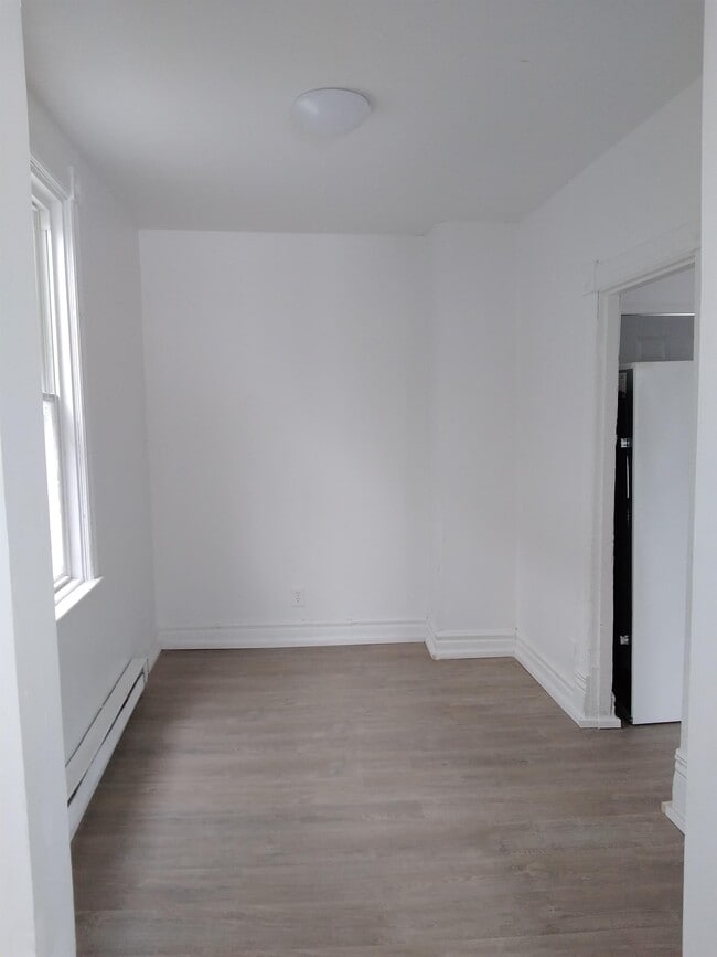 Building Photo - 559 Alfred Ave