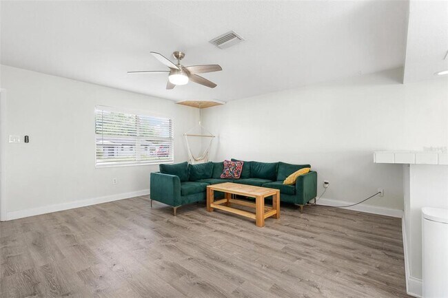 Foto del edificio - 5120 Brookmeade Dr