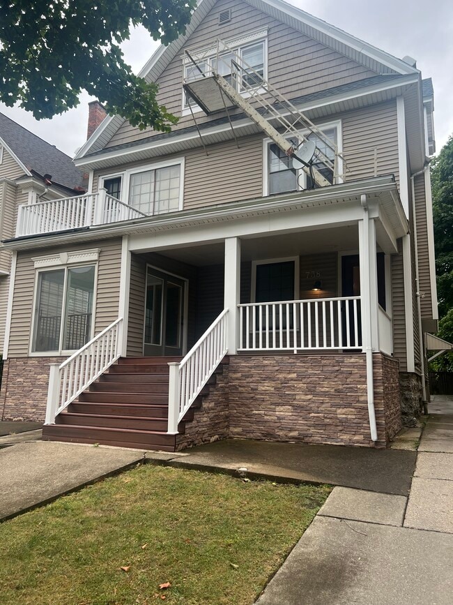 Building Photo - 738 Auburn Ave
