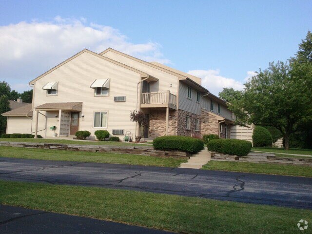 Building Photo - 4670 S Woodland Dr