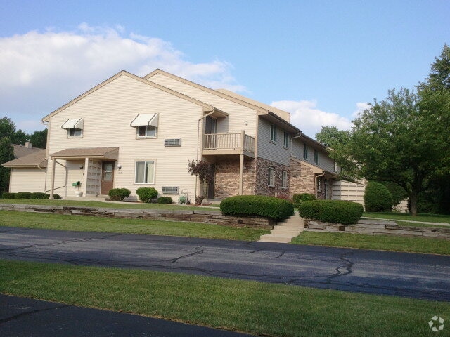 Building Photo - 4670 S Woodland Dr