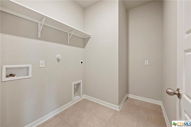 Building Photo - 3150 Charyn Wy