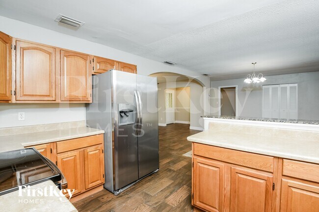 Foto del edificio - 585 Walden Ct