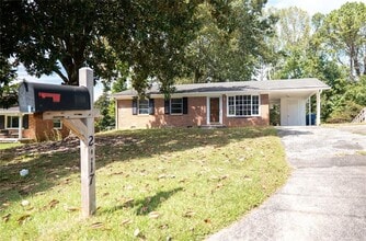 Building Photo - 2917 Cambridge Dr SW