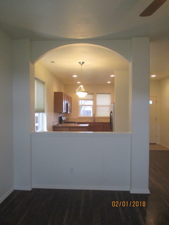 Building Photo - Green area 3 Bedroom 2 Bath home with Garage