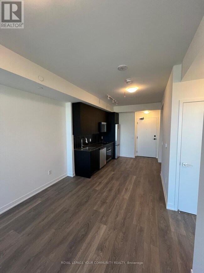 Photo du bâtiment - 498-1498 Caldari Rd