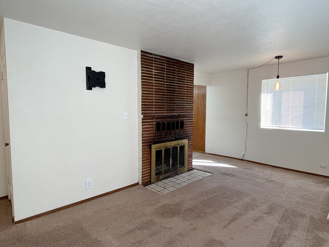 2146 N 130th St Seattle, WA 98133 $2,100 P... - 4