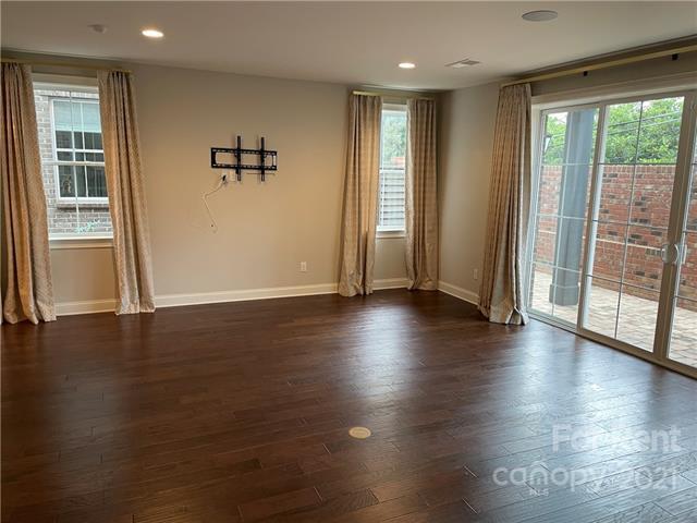 Building Photo - 1220 Cotswold Pl