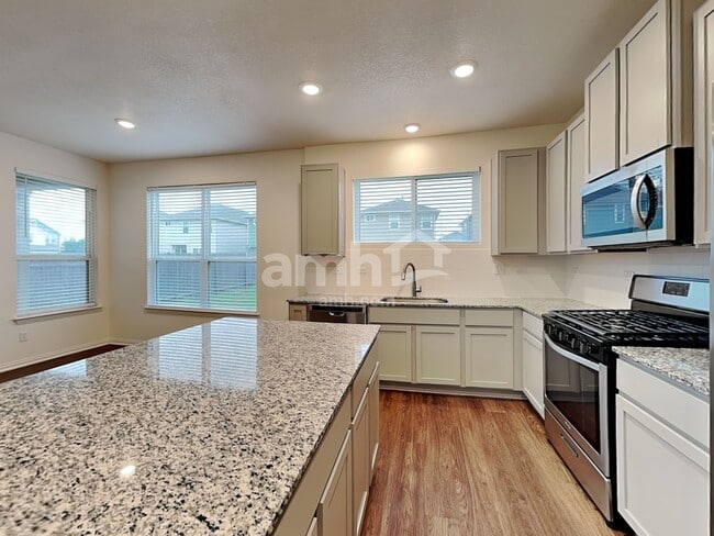 Building Photo - 2717 Lillybrook Ln