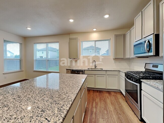 Foto del edificio - 2717 Lillybrook Ln