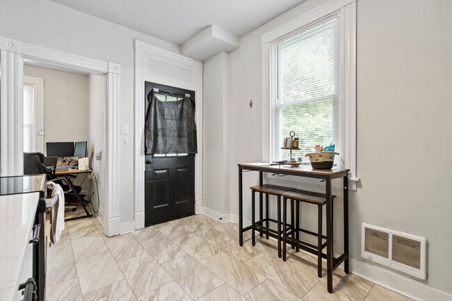 Foto del edificio - 388 Ingomar St
