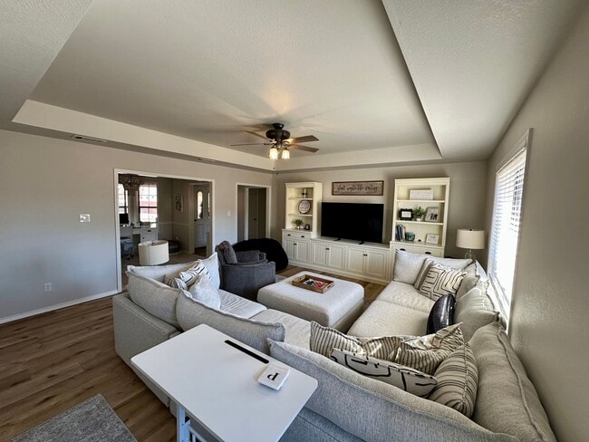 Building Photo - Welcome to this charming 3-bedroom, 2-bathroom home located in the heart of Russellville, AR.