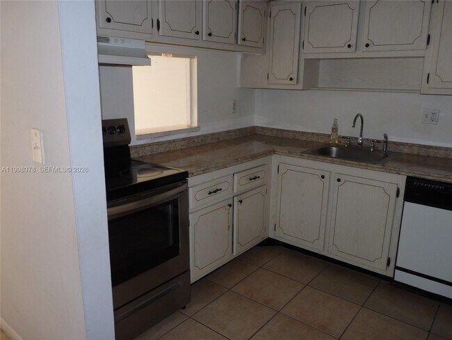 Foto del edificio - 14525 N Kendall Dr