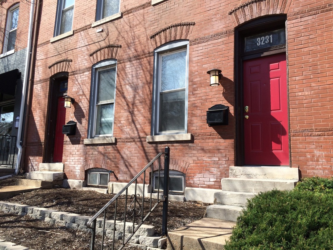 Building Photo - 3233 Morganford Rd