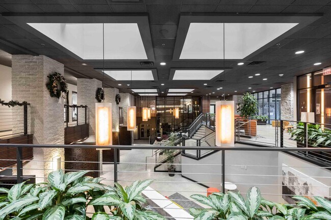 Foto del edificio - 270 E Highland Ave