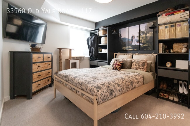 Building Photo - Updated Condo in Downtown Abbotsford