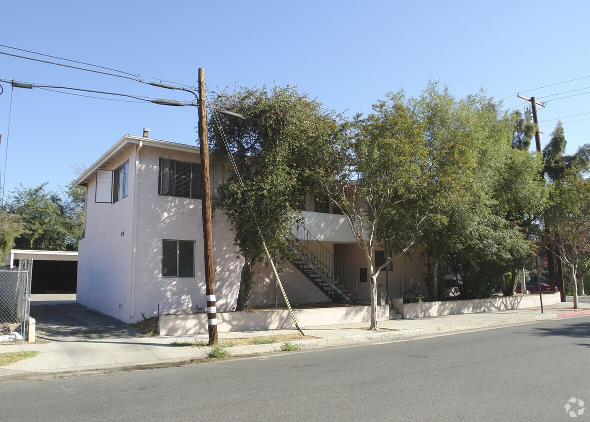 Building Photo - 201 N Chapel Ave
