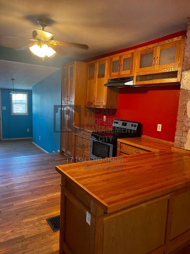 Foto del edificio - 1520 E 8th St