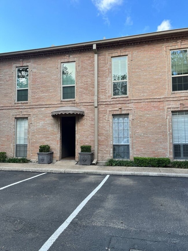 Building Photo - 7707 Broadway