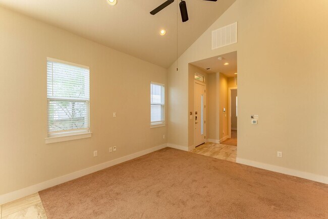 Building Photo - Beautiful 2 bed / 2 bath Home in South Austin
