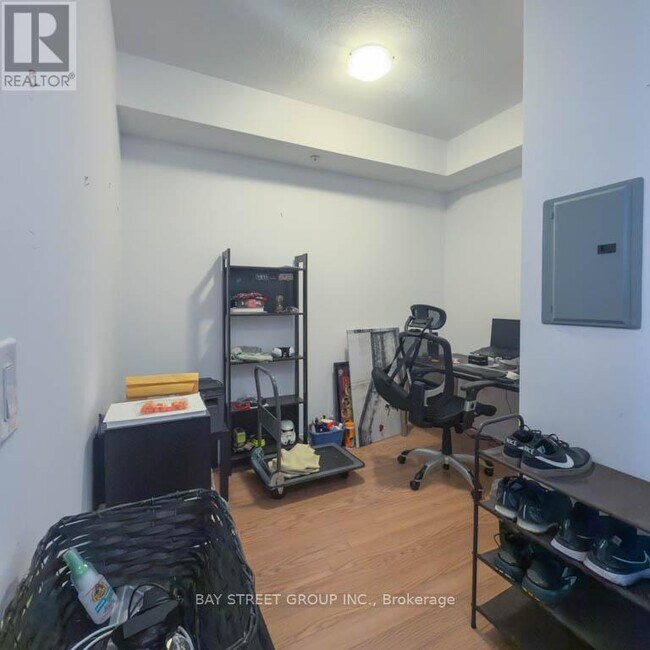 Photo du bâtiment - 5010 Corporate Dr