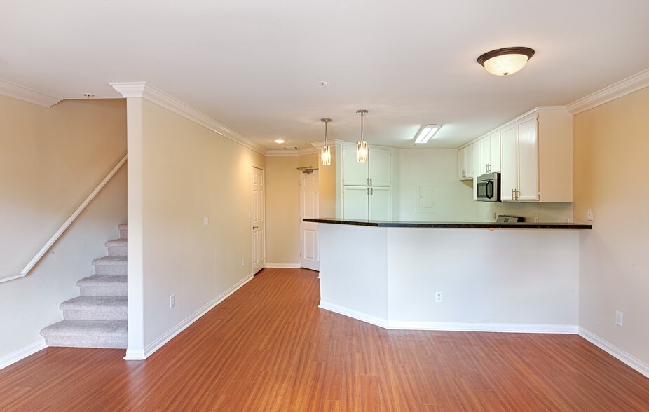 Warner Center Townhomes Rentals Canoga Park, CA