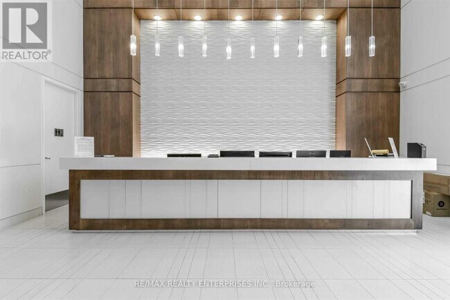 Photo du bâtiment - 2200-2200 Lake Shore Blvd W