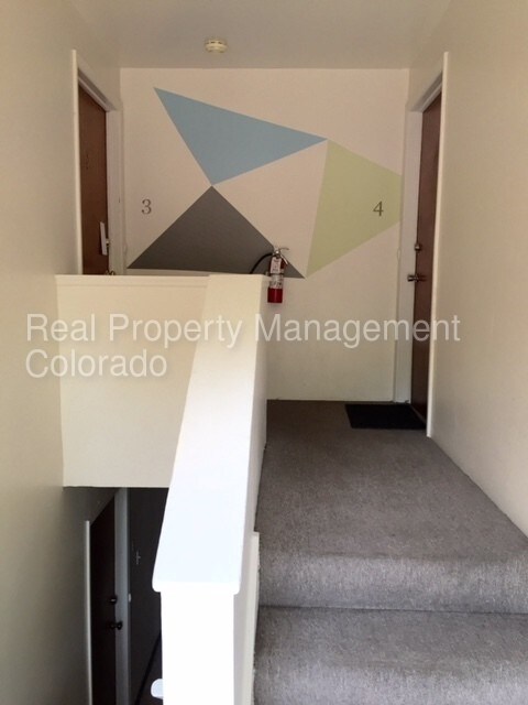 Building Photo - Lovely Apartment in Golden