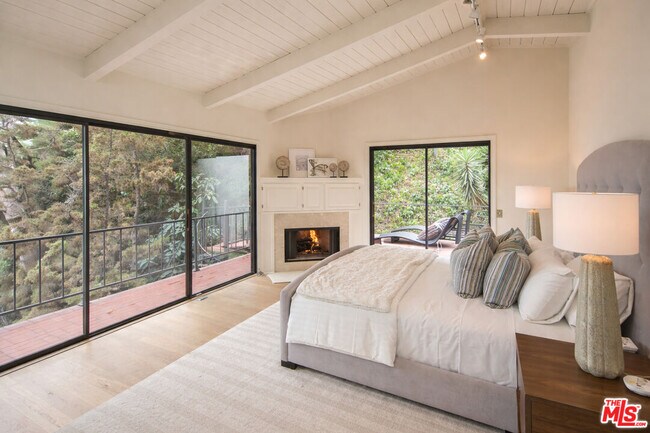 Foto del edificio - 9305 Beverlycrest Dr