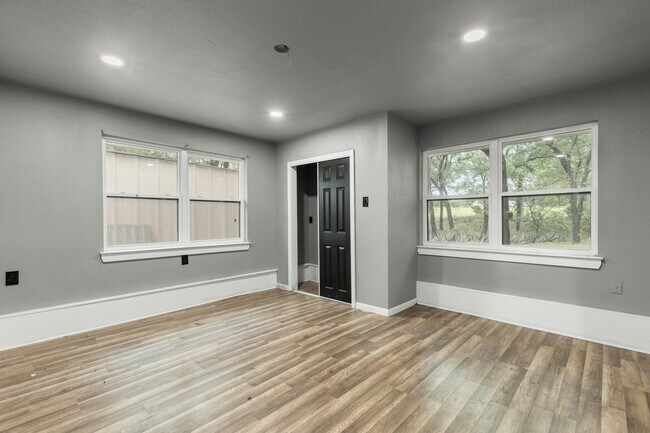 Foto del edificio - 256 Candyce Dr