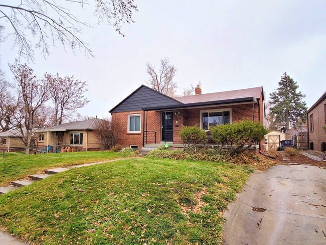 Building Photo - 3070 Albion St