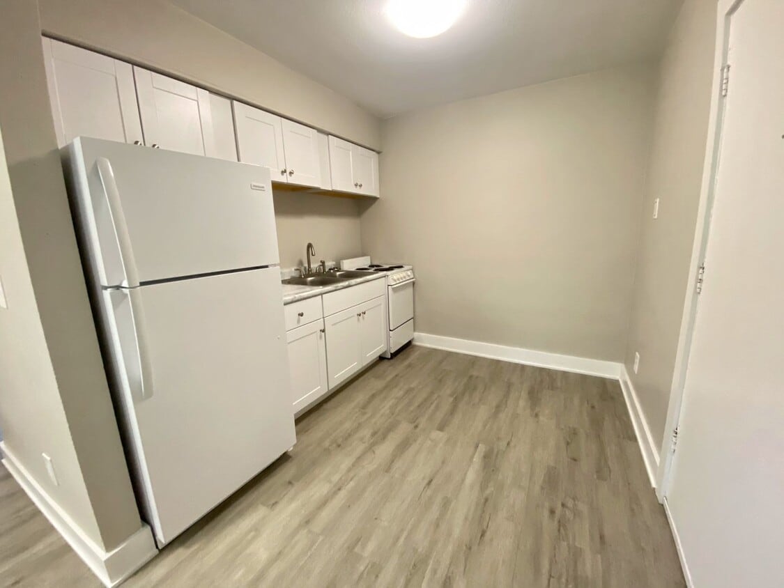 Primary Photo - Highland Park Apartments | Deluxe 2 Bedroom