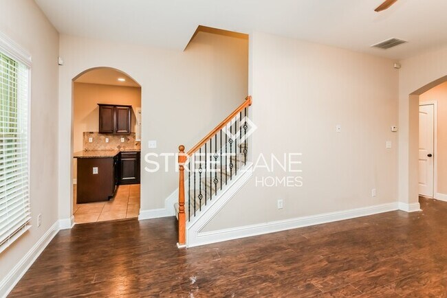 Building Photo - REDUCED!
