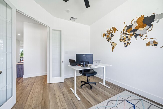 Building Photo - 31051 Sun Vly Dr