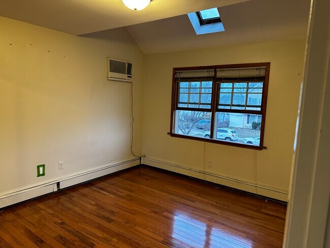 Building Photo - 18 Academy Ln