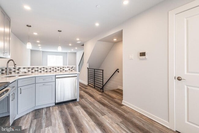 Building Photo - 2539 Manton St