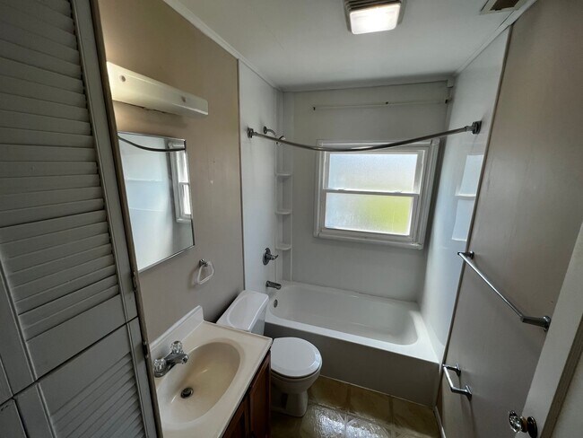 Foto del edificio - Nice 2 Bedroom / 1 Bathroom Unit - Great L...