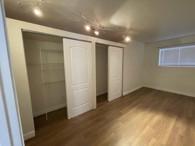 Foto del edificio - 701 N Central Dr